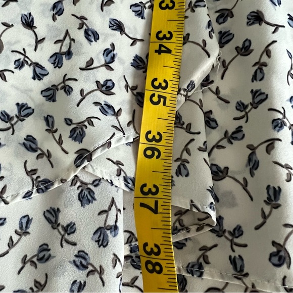 Sienna Sky Size Medium White Blue Floral Faux Wrap Short Sleeve Midi Dress - Picture 10 of 11